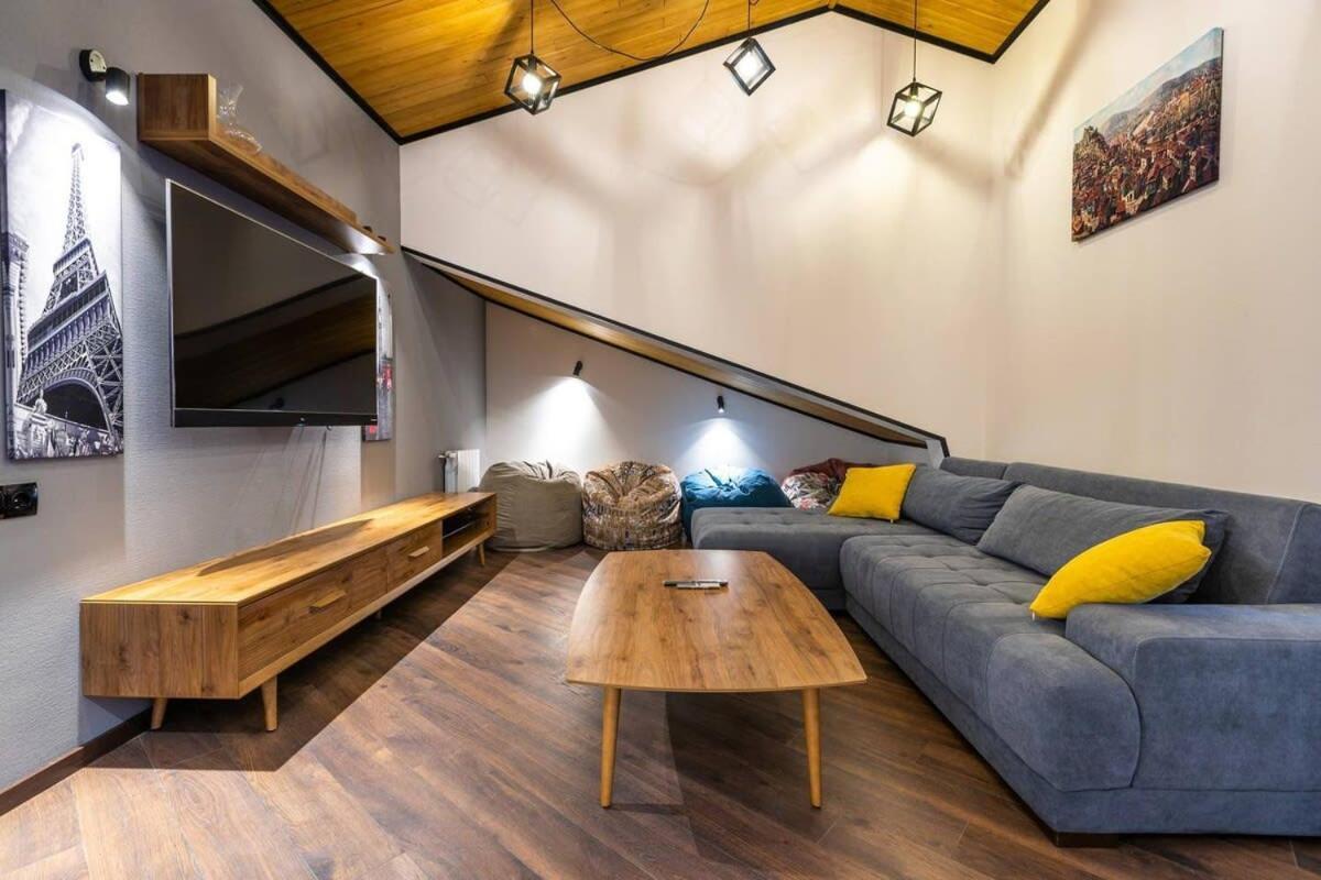3Br Apt W Huge Terrace & Magnificent Views Tbilisi Exterior photo